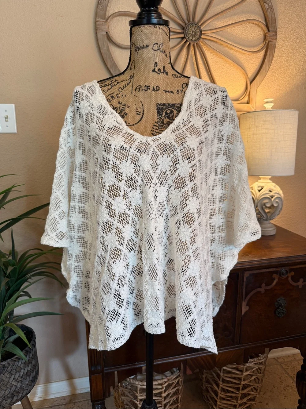 Coco + Carmen White Flower Crochet V-Neck Tunic One Size - Picture 3 of 12